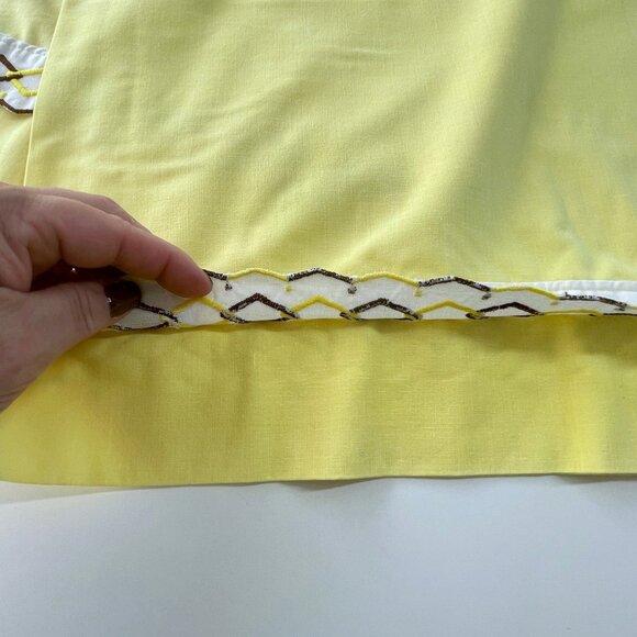 Vintage 70s pillowcases set,  yellow with laced trim, pair or pillow shams - Picture 3 of 10